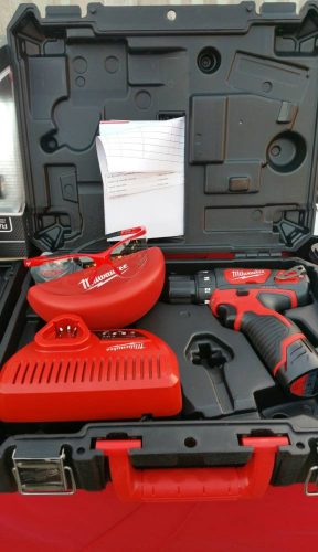 Milwaukee M12 BDD-202C akkumulátoros fúró-csavarozó (2x2,0Ah/12V)